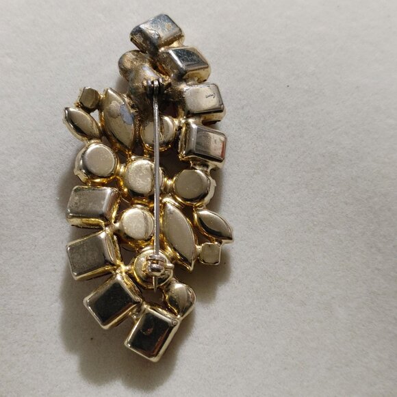 Brooch Red Aurora Borealis Rhinestone Gold Tone Vintage Setting Pinback Prong - Picture 4 of 11